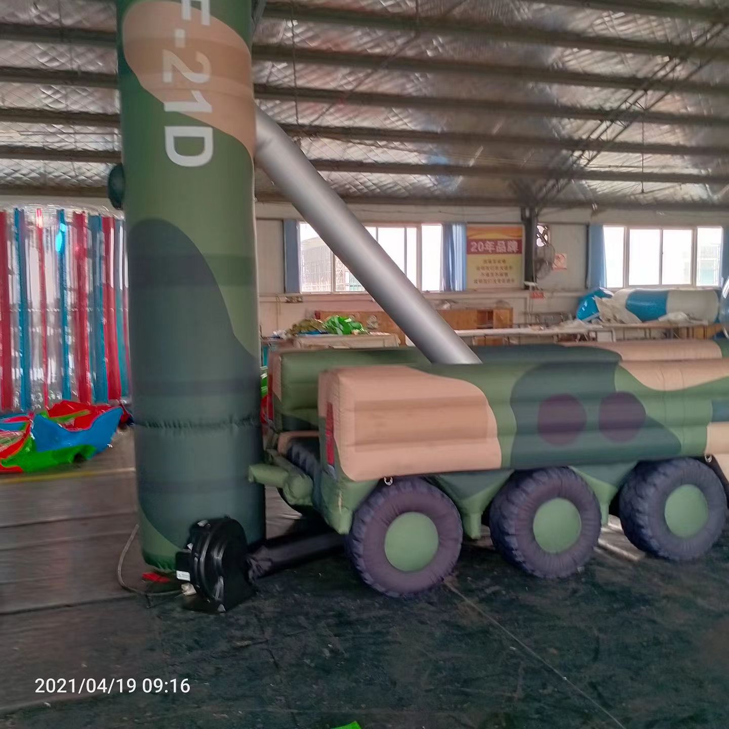 古田军事演习中的充气目标车辆：模拟发射车雷达车坦克飞机
